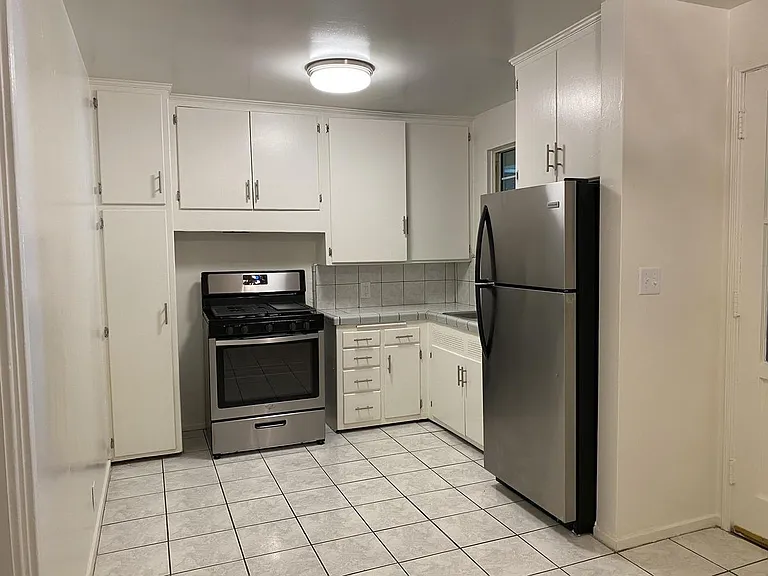 1862 N Kingsley Dr — Photo 10