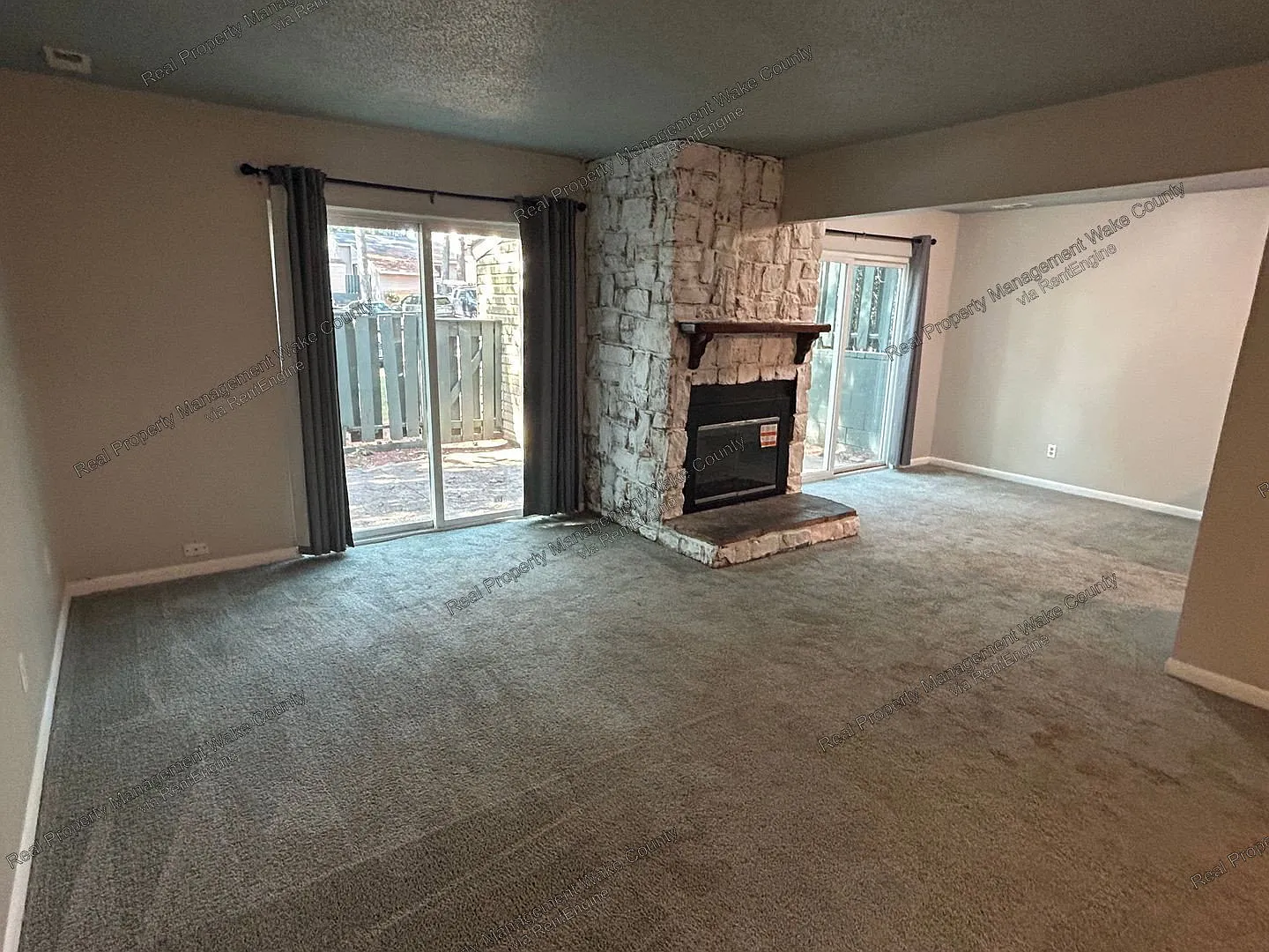 3 bed, 2.5 bath, 1319 sqft, $1,650 — Photo 3