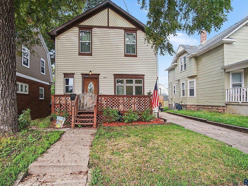 1st image of 207 S Summit Ave