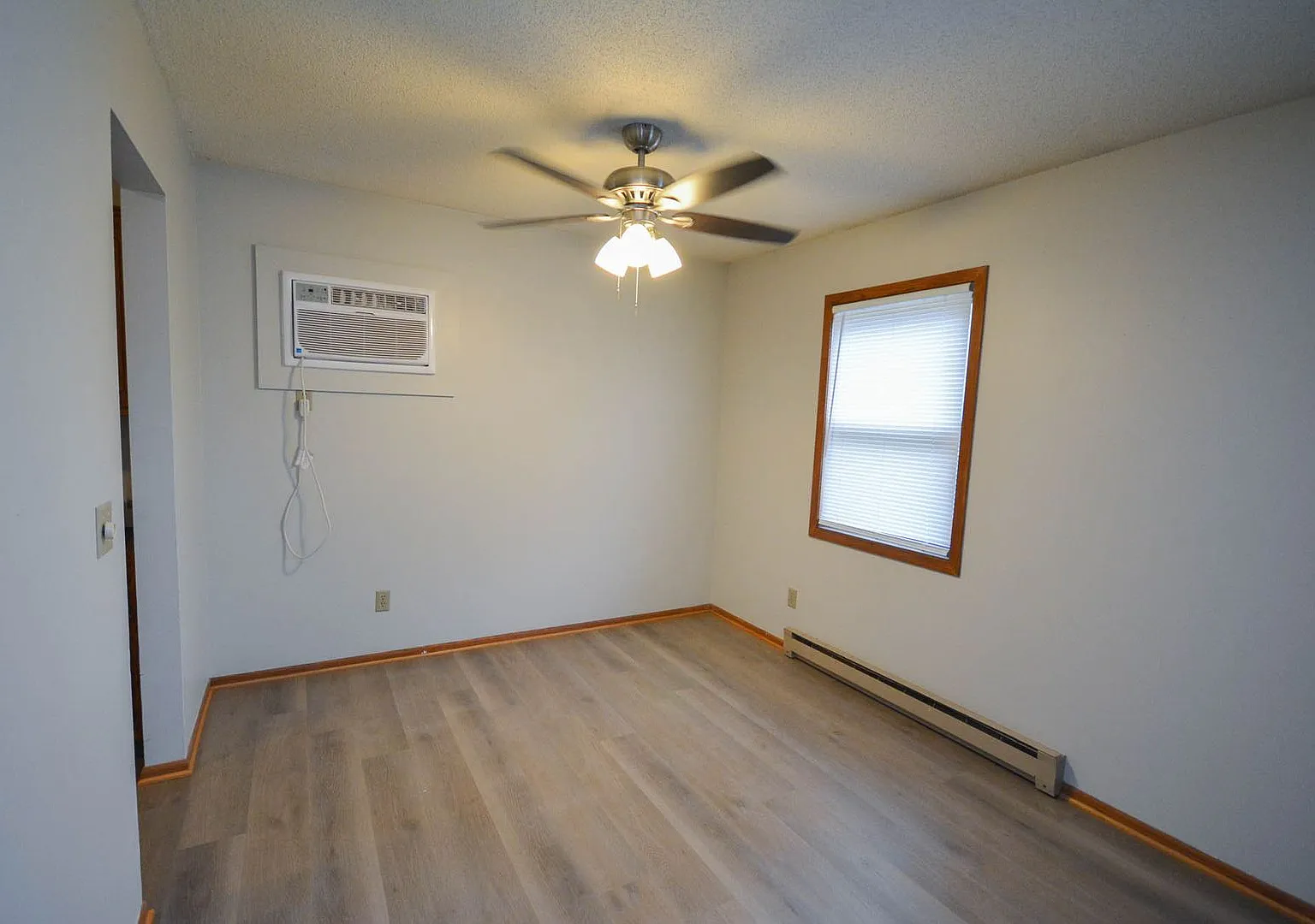 Newly updated 2br upstairs condo in excellent NW location! — Photo 4
