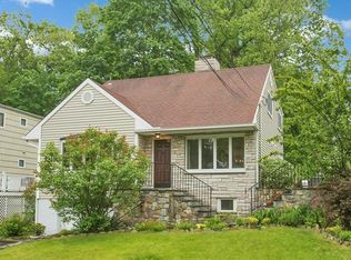 151 Sky Top Dr, Pleasantville, NY 10570