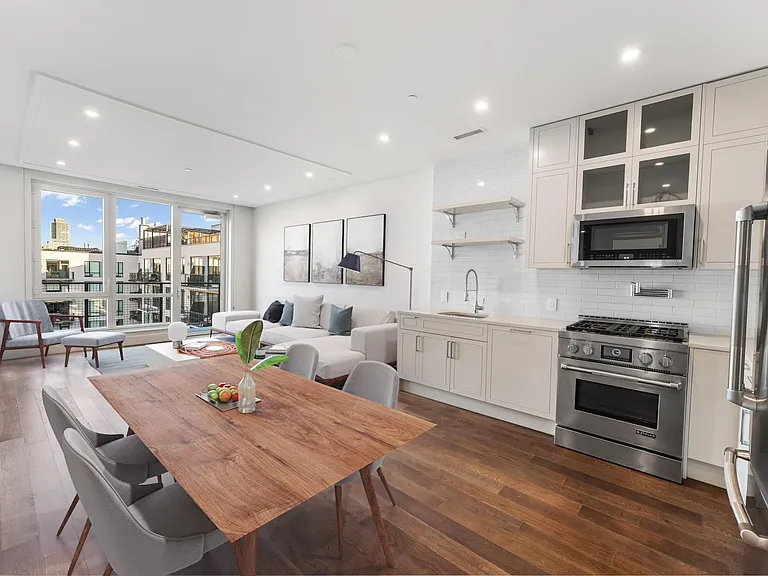 372 9th Luxury Rentals — Photo 7