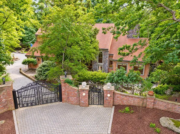 5 Constance Court, East Setauket, NY 11733