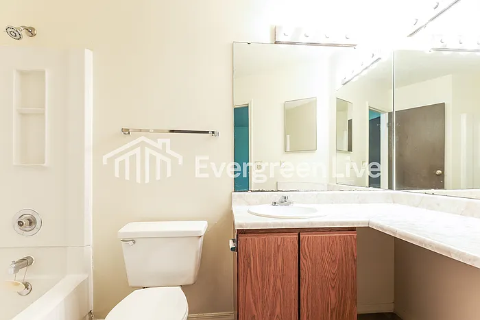 2419 Cross Village Dr — Photo 10