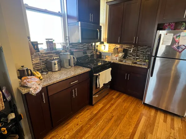 1452 W Huron St APT 1R, Chicago, IL 60642