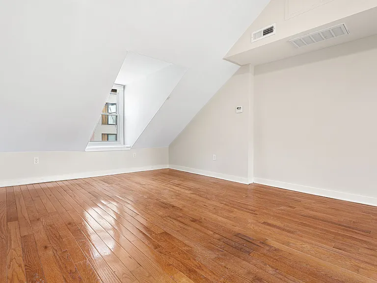 1142 N 3rd St — Photo 21