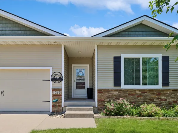 1215 Blue Bonnet Dr, Carlisle, IA 50047