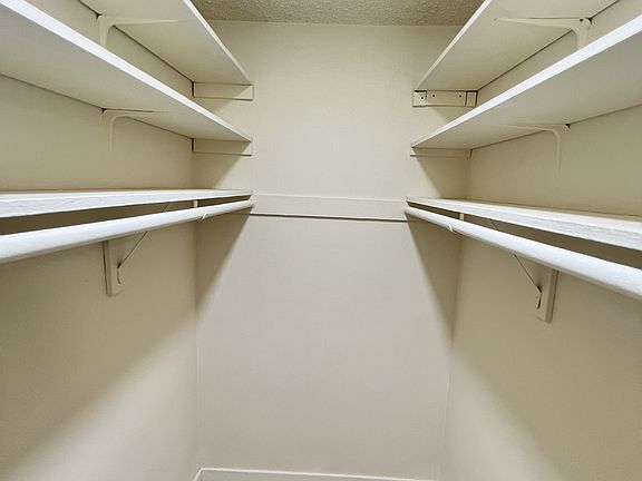 5th image of 25 Navy St APT 4