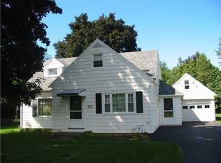 526 Countryside Ln, Webster, NY 14580