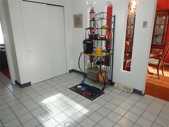 5th image of 22029 Jonathan Dr