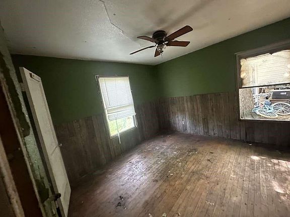 3rd image of 312 Mistletoe Dr