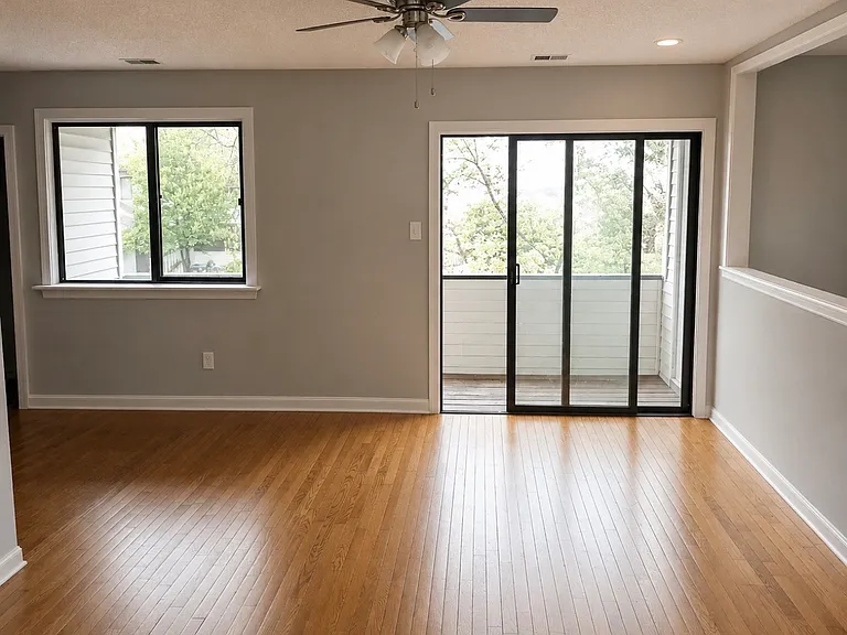 2714 Evergreen Ct — Photo 2