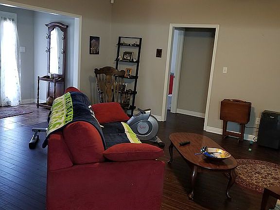 4th image of 3704 Longstreet St