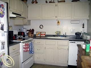 2nd image of 32100 Grand River Ave Unit 108