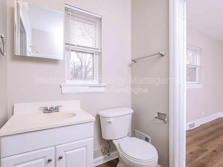 208 E Geer St #B — Photo 10