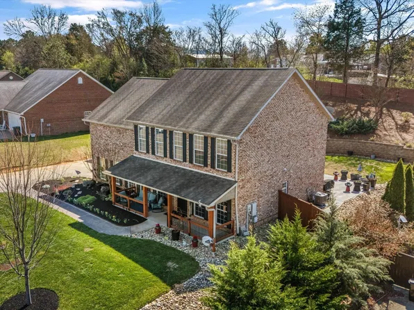 130 Flora Dr, Lenoir City, TN 37771