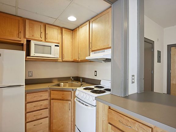 2nd image of 16 W 26th St Suite 204