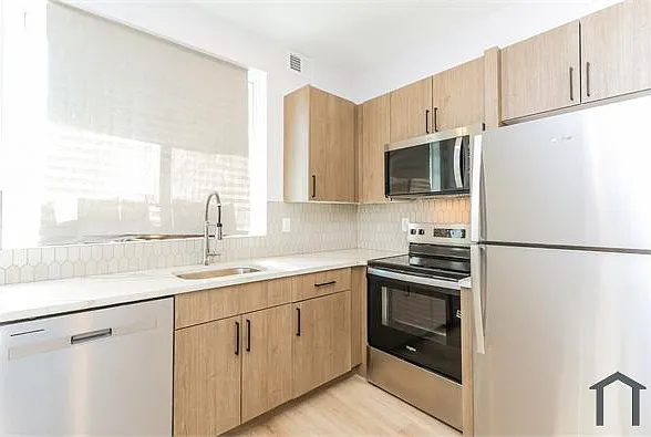 3 bed, 1100 sqft, $1,895 — Photo 1