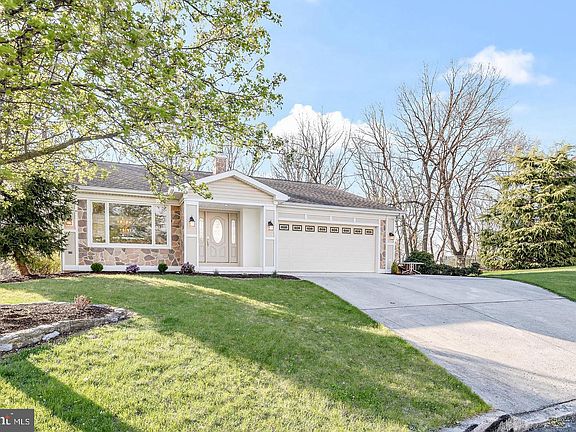 5th image of 583 Ariel Ct