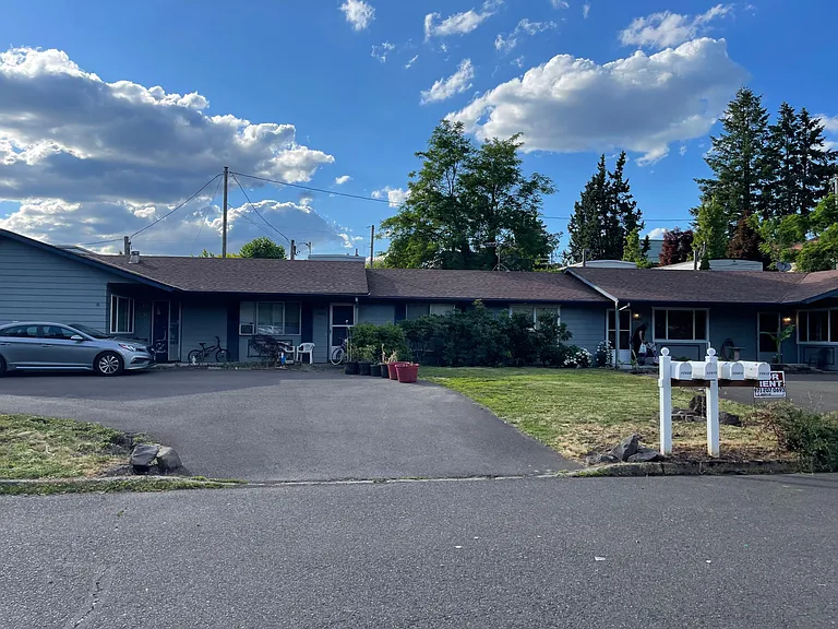 12485 SW Ash Ave — Photo 3