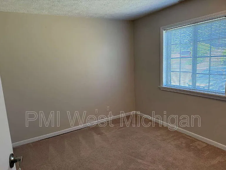 5864 Shaw St #3 — Photo 17