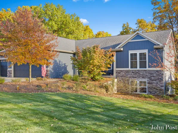 6186 Arrowcrest Ct NE, Rockford, MI 49341
