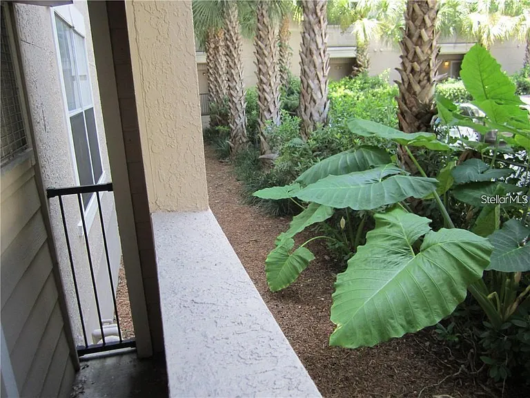 304 E South St #1020 — Photo 23