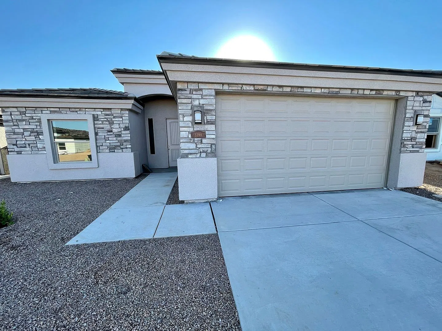 Beautiful 3 Bedroom 2 Bathroom Home! — Photo 2