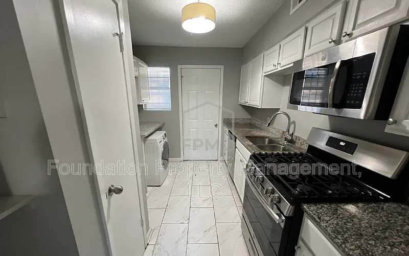 2 bed, 1.0 bath, 850 sqft, $795 — Photo 3
