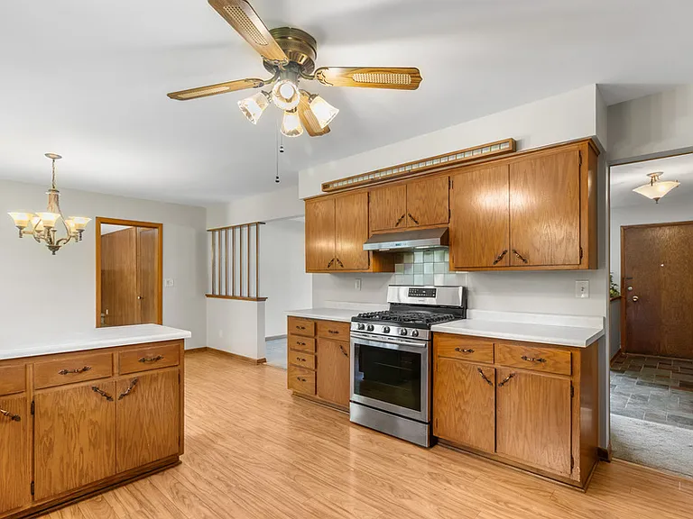 18525 Heathway Ln — Photo 12