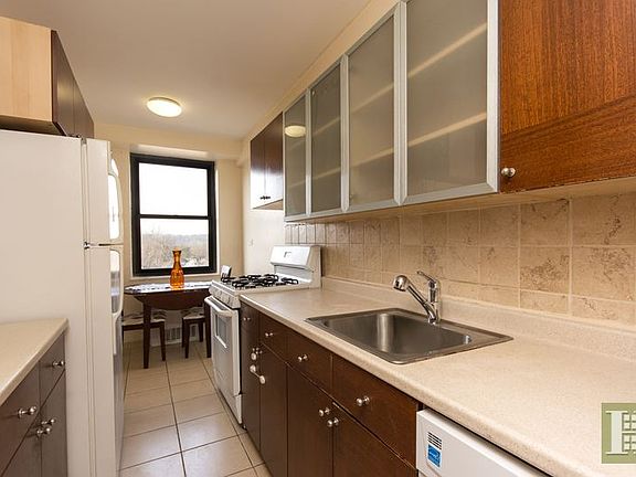 3rd image of 3103 Fairfield Ave APT 8J