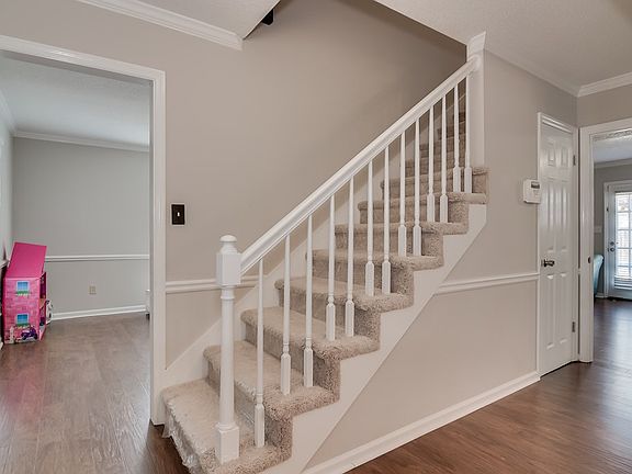3rd image of 314 Candlewood Dr