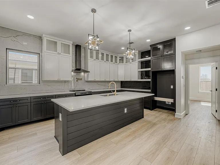 406 E Carrie Mnr — Photo 3
