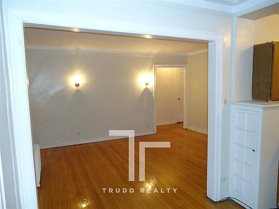 4th image of 1052 W Thorndale Ave #10563U