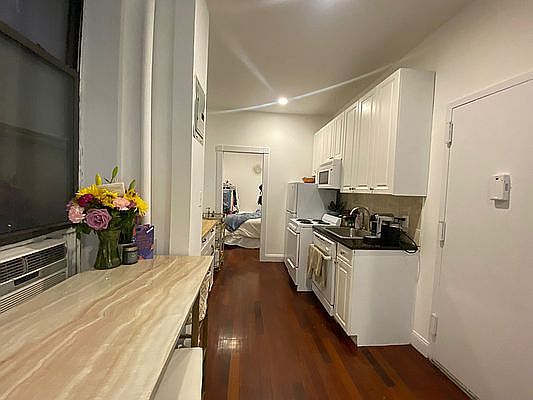 3rd image of 256 E 10th St #3T