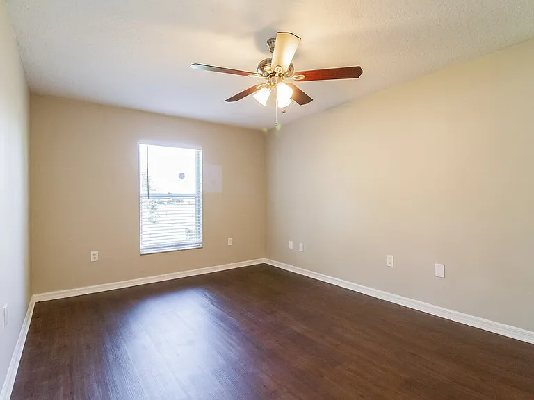 559 Grand Royal Cir — Photo 8