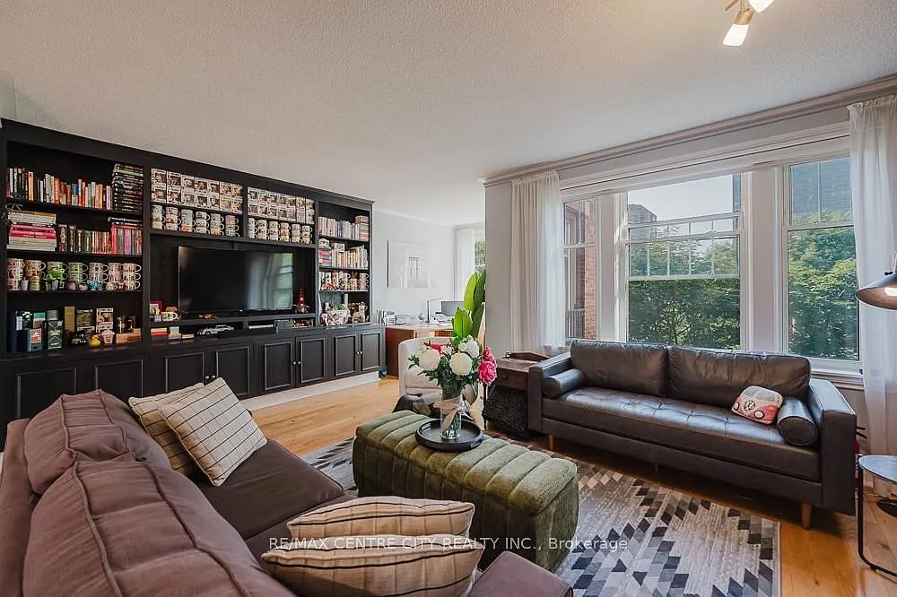 280 Queens Ave S #401 photo 1
