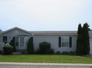 400 Country View Ln, Fremont, MI 49412