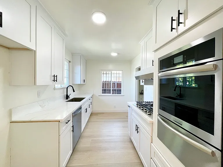 13708 Purche Ave — Photo 10