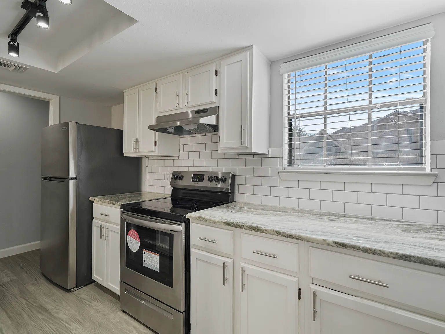 2 bed, 1050 sqft, $1,350 — Photo 3