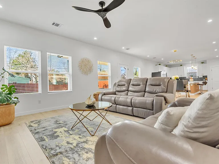 2307 Lathan Ln — Photo 9