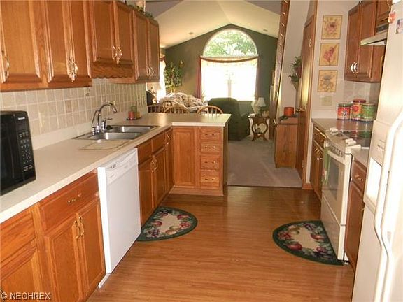 2nd image of 132 Beau Chemin Ave