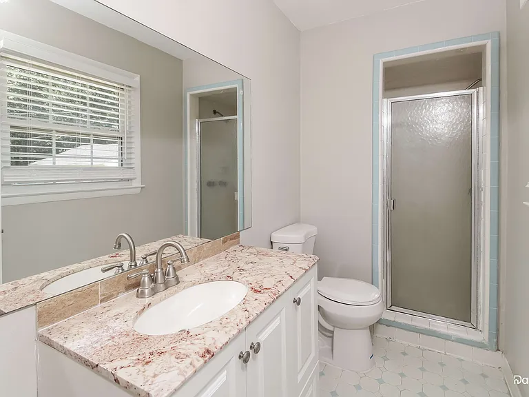 906 Meade Dr — Photo 10