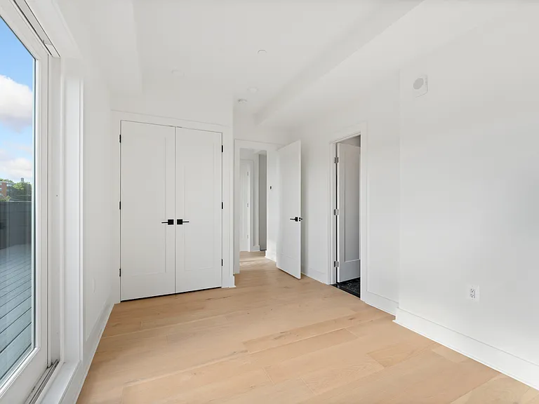 837 19th St NE #5 — Photo 3