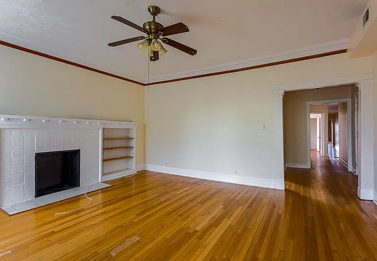 5121 S Ingleside Ave #3 — Photo 2