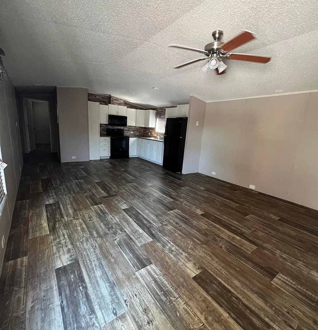 106 Woodlawn Dr — Photo 2