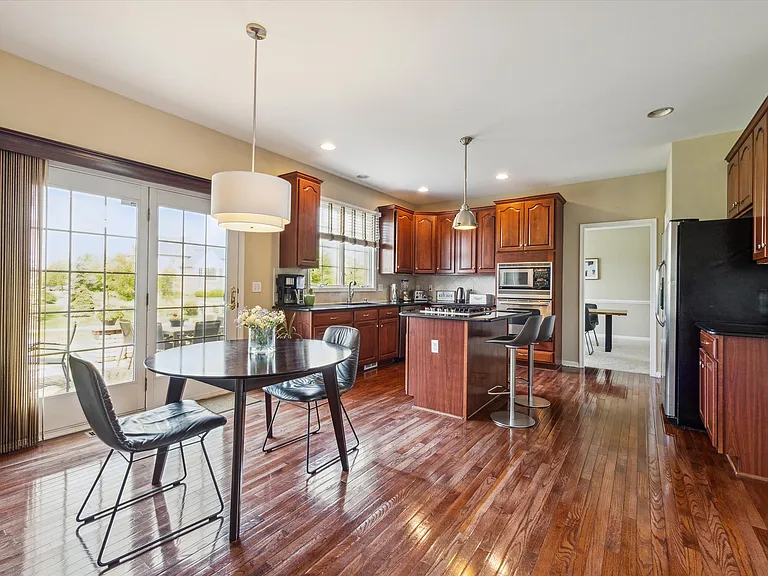 24323 Bellingham Dr — Photo 29