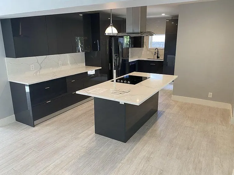 418 SW 7th Ter — Photo 3