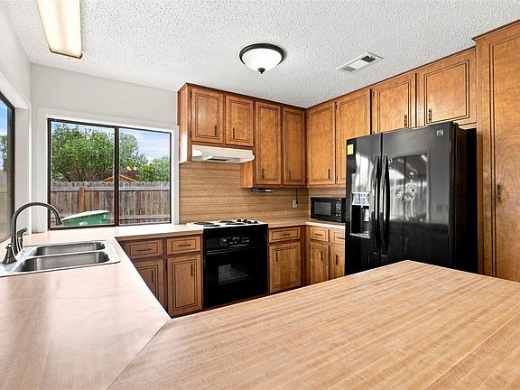 5th image of 201 Yuma Dr
