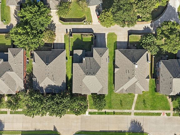 2nd image of 8124 Peacock Ln